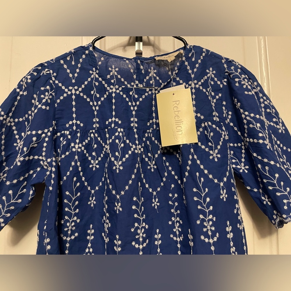Rebellion NWT Blue and White Floral Top - Picture 7 of 10